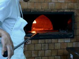 Pizzeria con forno a legna